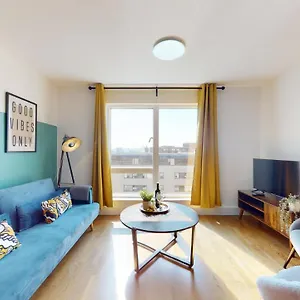  Apartment Water View Apartment- 2 Bed - Bay - Free Parking!!